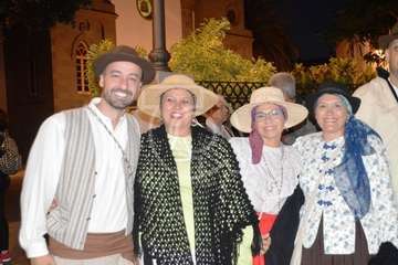 Peregrinación desde San Juan hacia Jinámar. ofrenda, reparto del potaje y festival folclórico (Foto TA y TF)